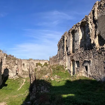 Lazy In Tiny 別荘 Hrušov